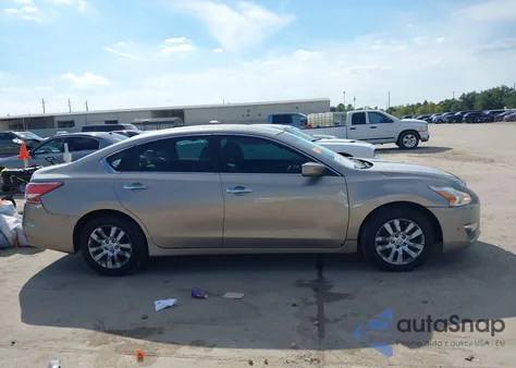 2015 Nissan Altima 2.5 S z USA, uszkodzony, nr VIN 1N4AL3AP7FN313010